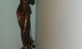 Figura tallada en Madera con Lámpara superior-1455
